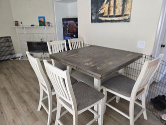 Table with 6 chairs.
