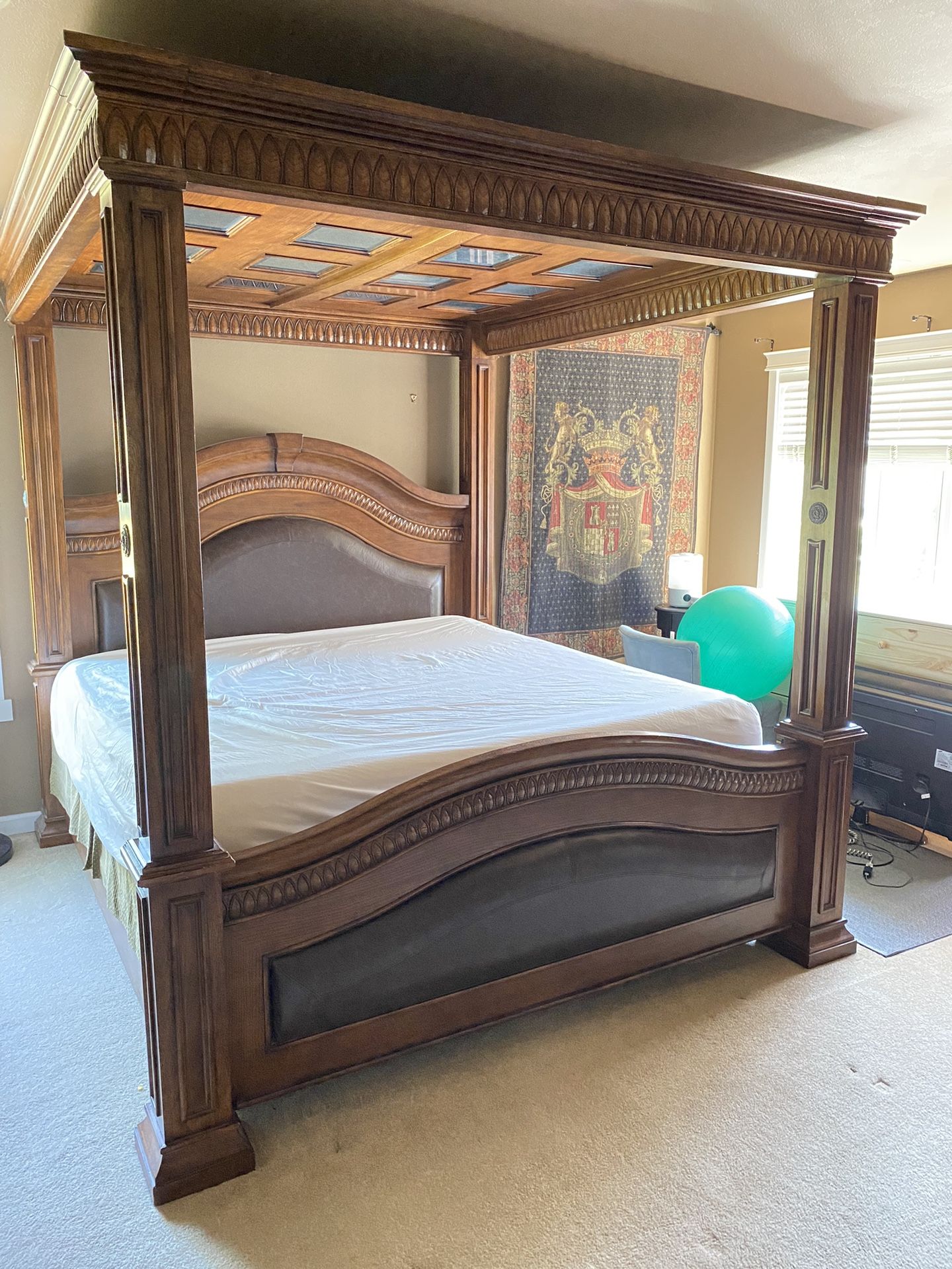 5-Piece Wooden Bedroom Set King Poster Bed Drawers Side Table Wardrobe Mirror