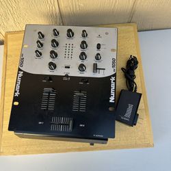 Numark DM1050 DJ 2 Channel Vintage Mixer DM 1050 W Power Cord Works Turns On CB3