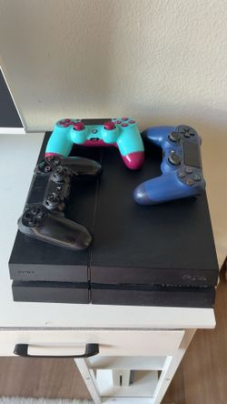 ps4 with 3 controllers