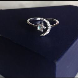 Sterling Silver And Moonstone Ring 