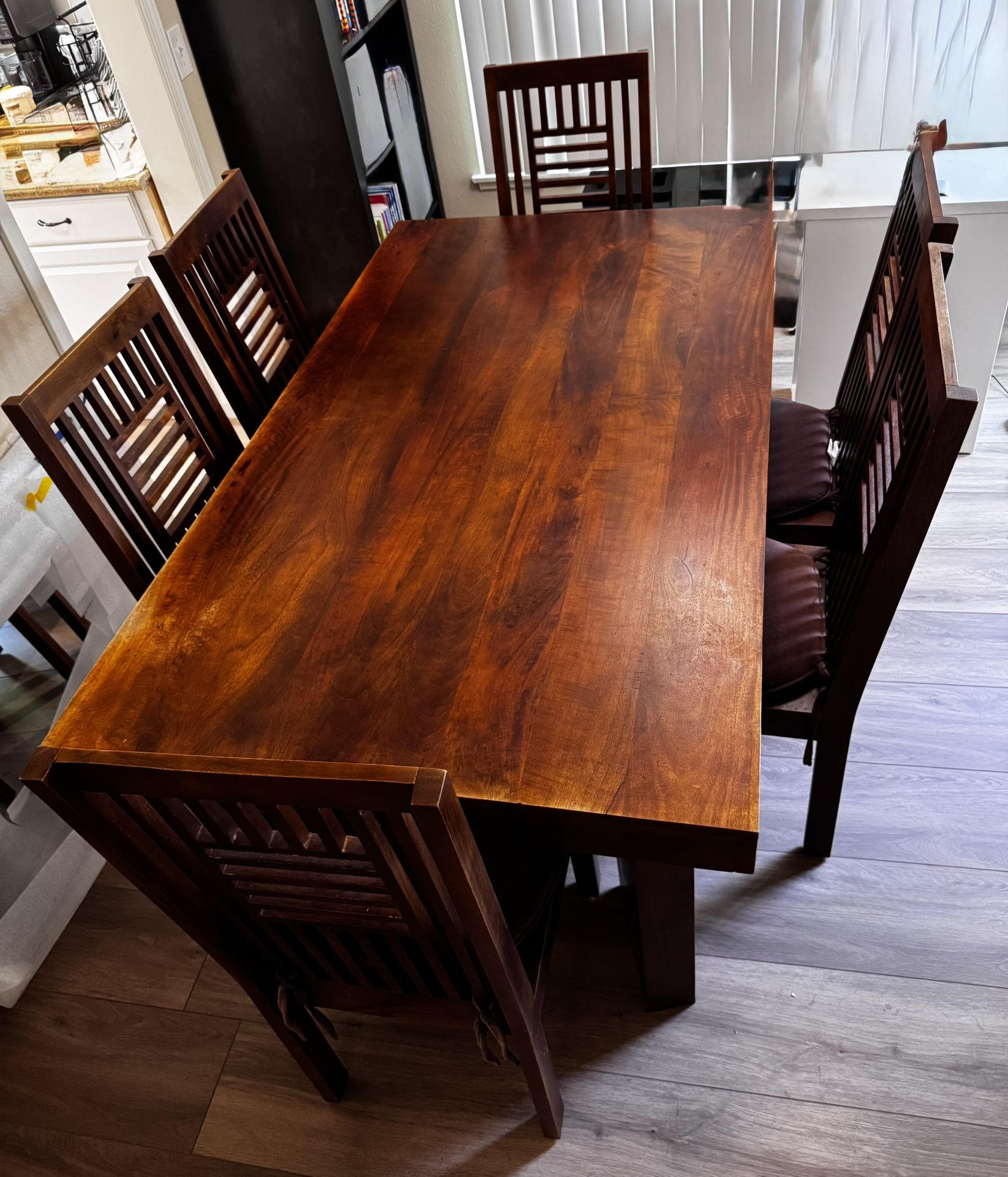 Dining Table and 6 Chairs $190