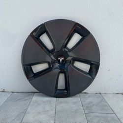 Tesla Aero 18in Hub Caps