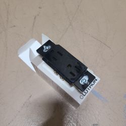 Lutron Claro 15 Amp Duplex Outlet, CAR-15-BL, Black