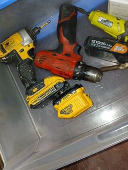 Dewllt drill