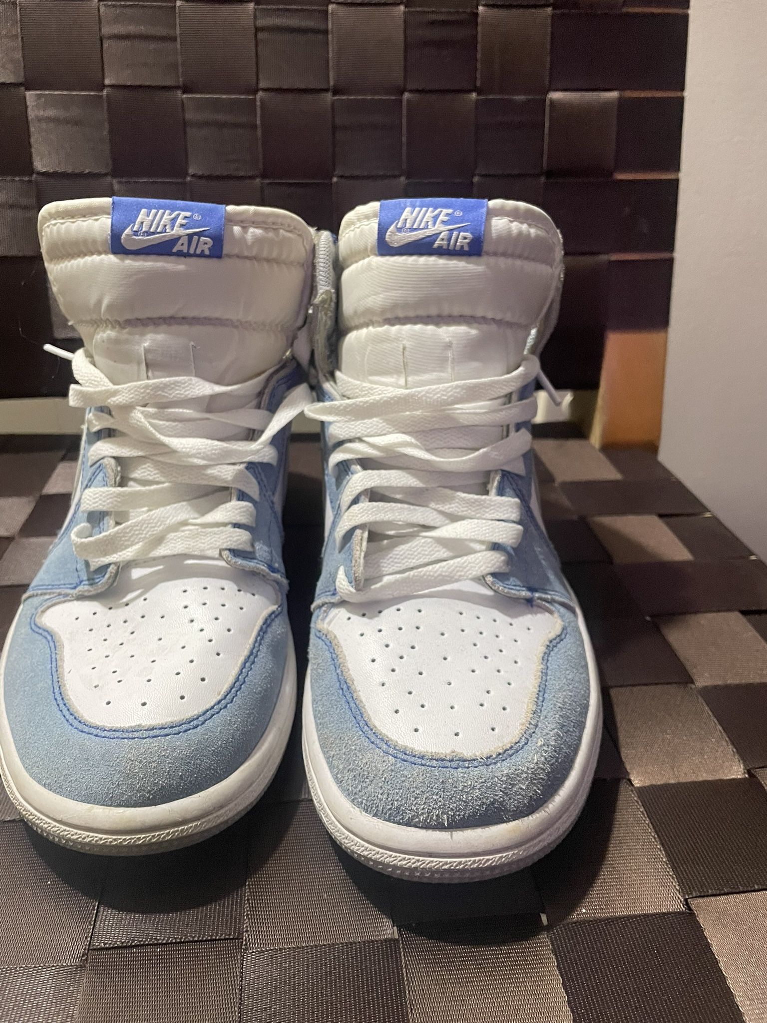 The Air Jordan 1 Retro High OG'Hyper Royal