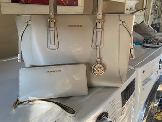 Michael Kors Voyager Leather Tote Bag & Matching Wallet Set - Cream / Light Tan