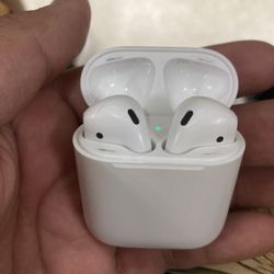 AirPods (2nd Gen)