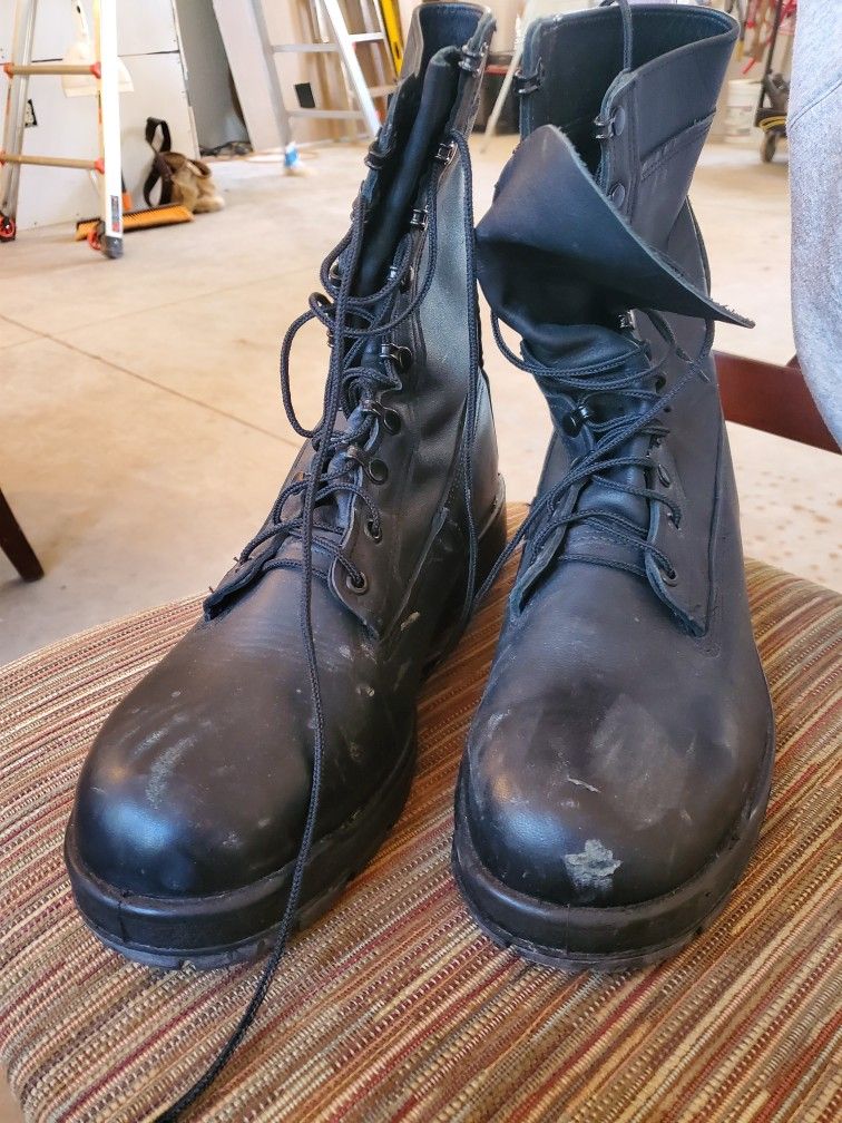 Men Boots. Size 12 1/2