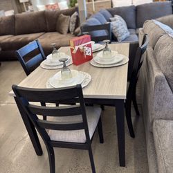 Beautiful 5pc Dining Table 