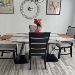 Dining Room With 4 Chairs 
