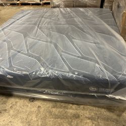 King Mattress Serta Iseries Hybrid 13.5 Inch 