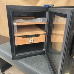 CIGAR HUMIDOR.    33L Eléctricoic Cooling Cabinet 