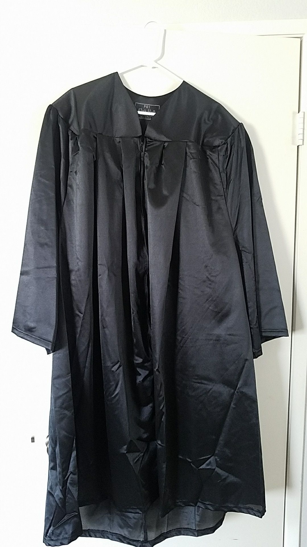 Graduation gown plus size