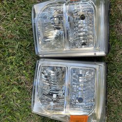 2013 Ford F-550 Super Duty Headlight Cover