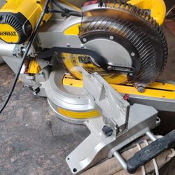 DeWalt 15 amps 12 in. Corded Dual-Bevel Sliding Compound Miter Saw