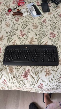 LIKE NEW Logitech Wireless Keyboard