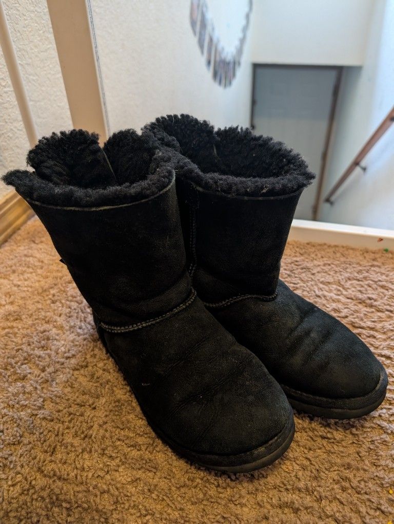Black Baile Button Uggs