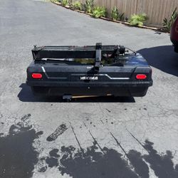 Yakima EXO Gear Locker & Swing Away Base