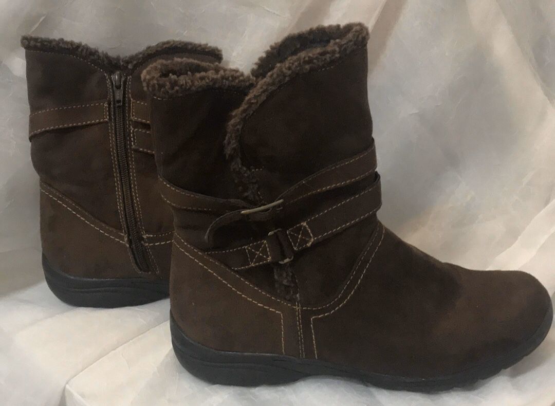 BROWN BOOTS - size 10