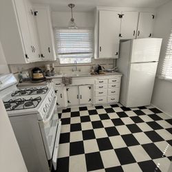 Free Gas Stove And Refrigerator - You Haul