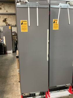 Liebherr MF-2451 Column Freezer (Open-Box / Scratch & Dent)