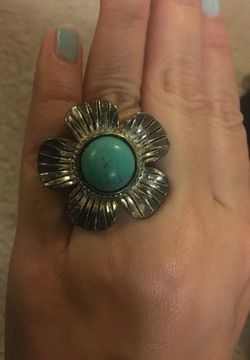 Flower shaped adjustable ring