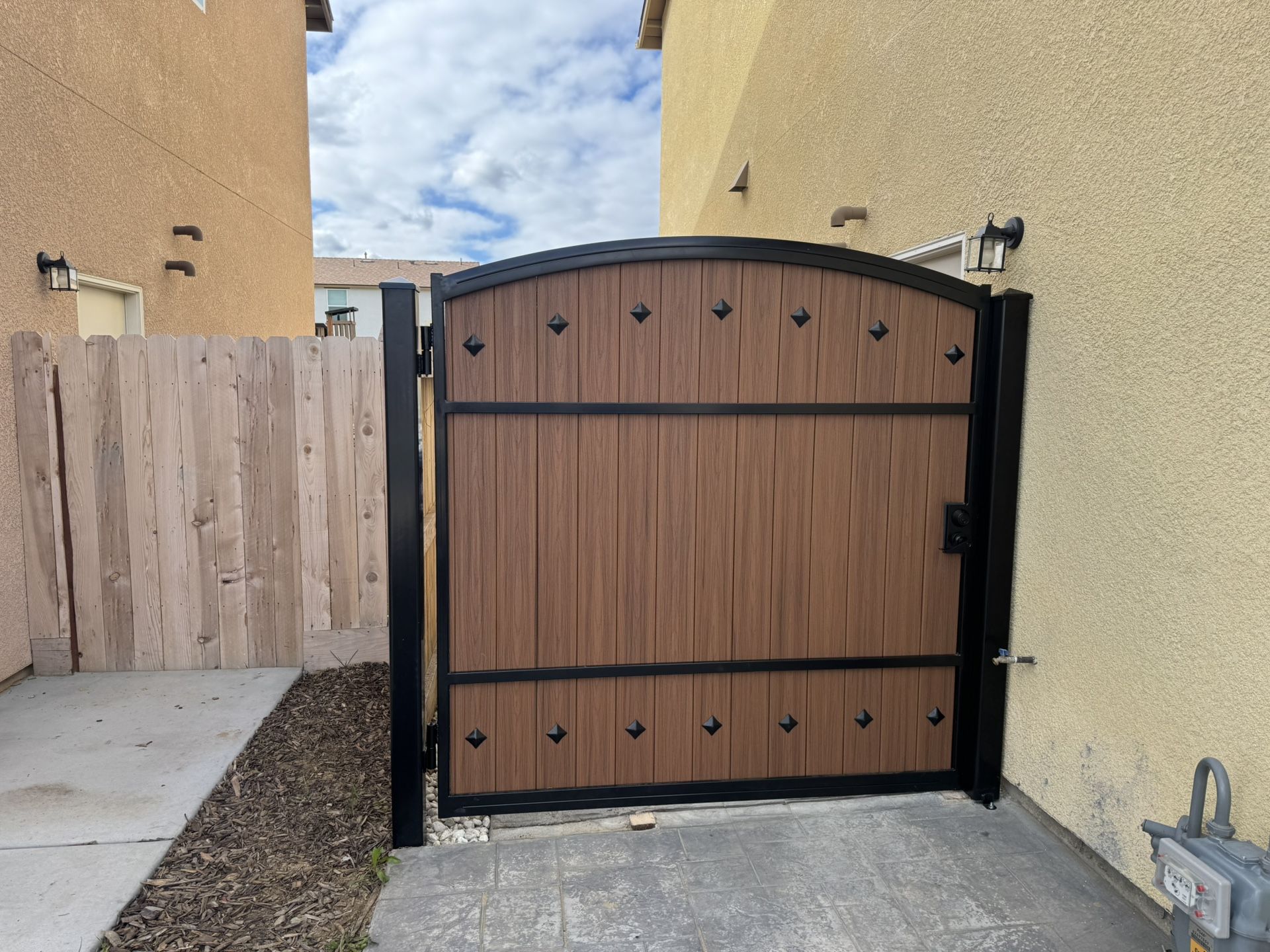 Gate Single Swing Metal Gate 10’x6’ With Trex Composite Material