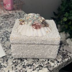 Pretty Shell Jewelry Box