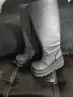 Demonia platform boots