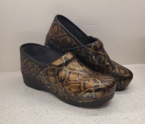 Dansko XP Clogs Snake Skin Python Womens Size EU 40 US 9.5
