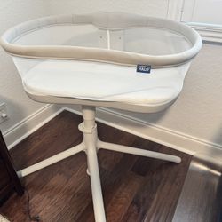 HALO BassiNest Swivel Sleepers 3.0 Baby Bassinet + Breathable Mattress