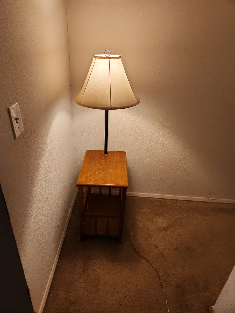 End table With Lamp