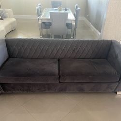 Grey Sofa / Sofa Gris