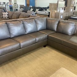 2pc Sectional With Chaise