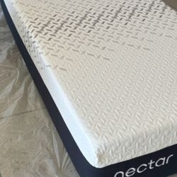 Nectar Premier Twin Xl Mattress Bed - Like New 