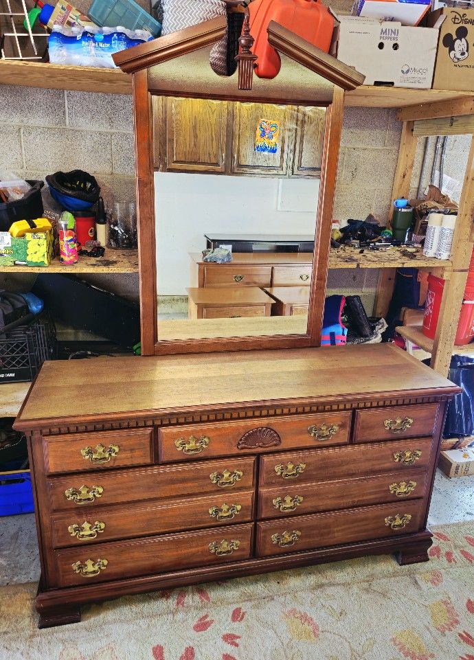 7 DRAWER DRESSER AND MIRROR COMBO