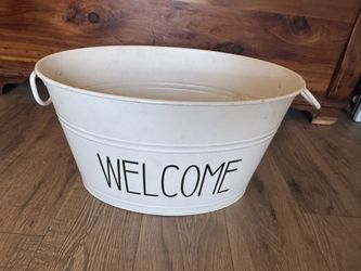 Metal White Welcome Pale