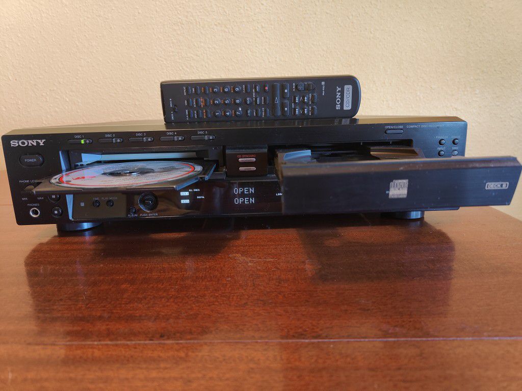 Sony 5 disc CD changer/recorder w/remote 