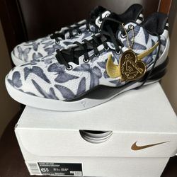 Nike Kobe 8 Protro Mambacita GS Size 6.5 y