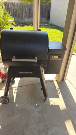 Traeger ironwood 650 Bluetooth pellet smoker grill 195$