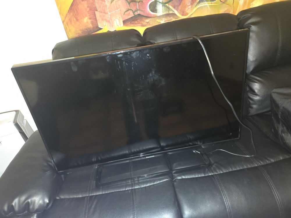 Panasonic Flat 40 Inch TV With Remote