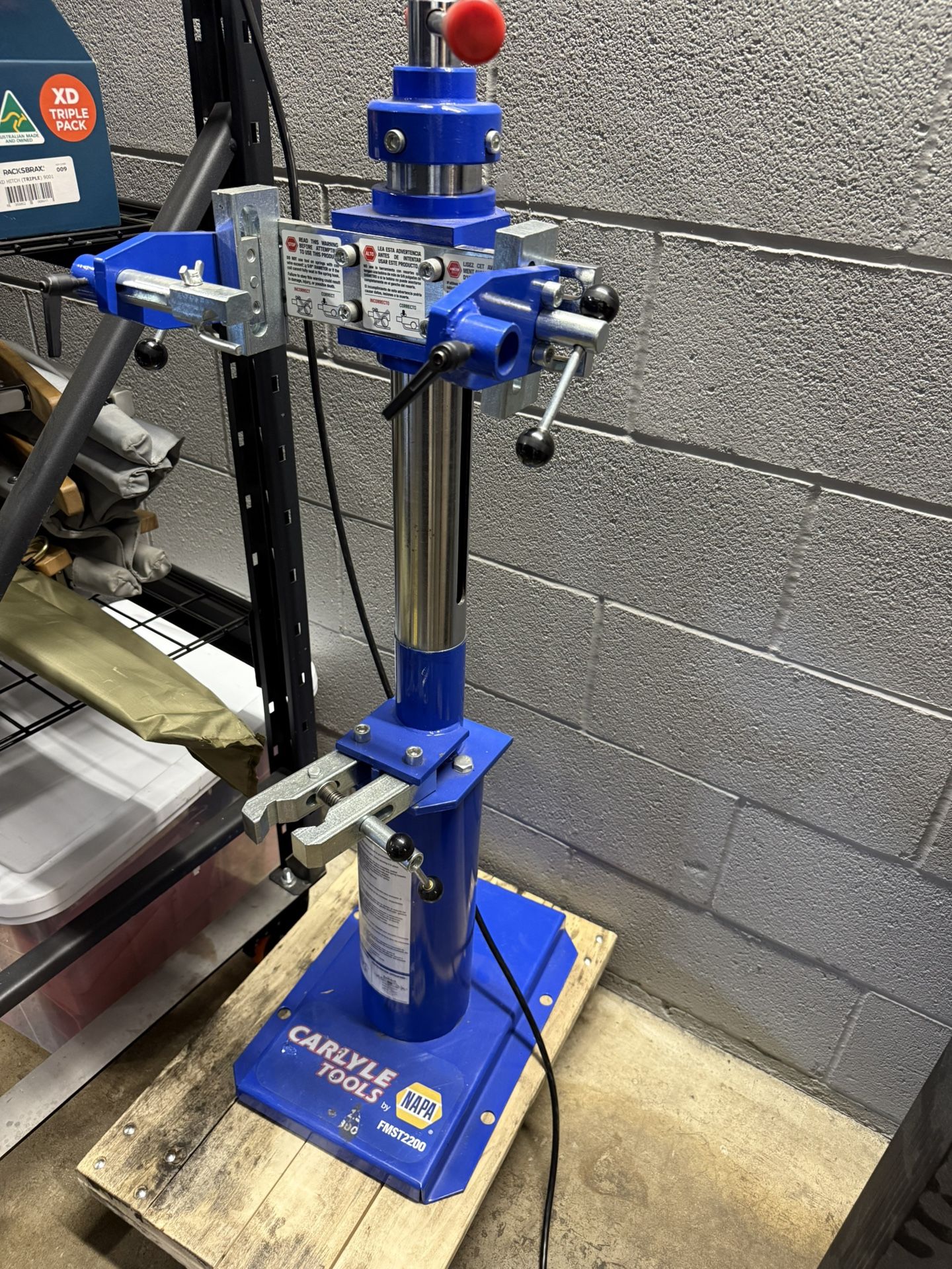 Floor Mounted Strut