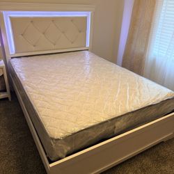 Full White Bed Set With Headboard Lights