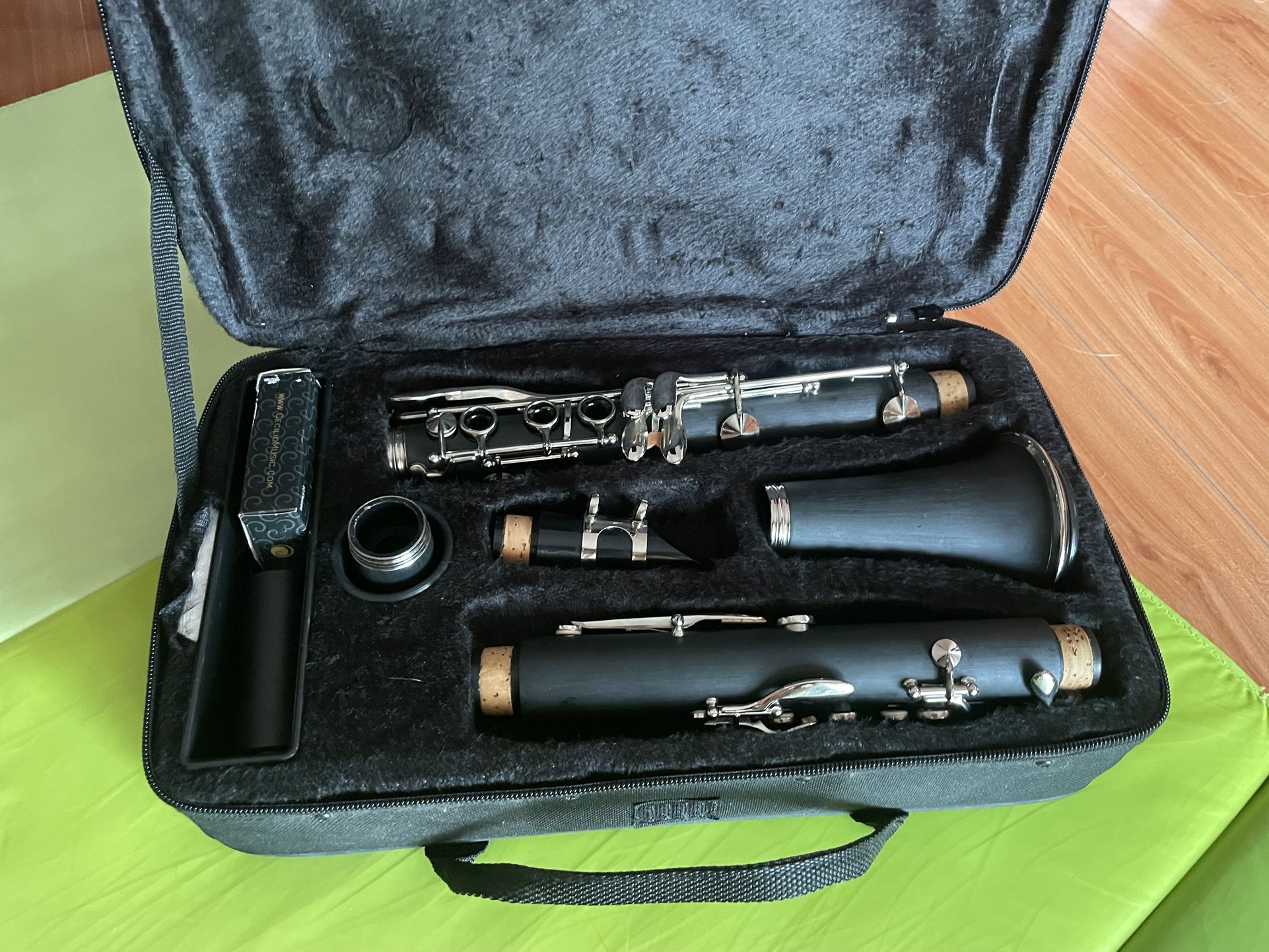 Mendini by Cecillo Bb Clarinet w/ Case