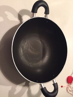 Non-stick cooking pan Thumbnail