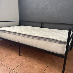 Twin Black Metal Daybed With Twin Mattress 