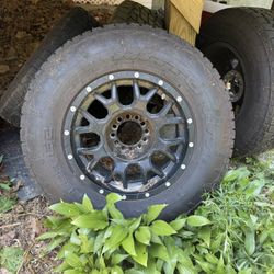 265/70R17 -18mm offset wheels and tires