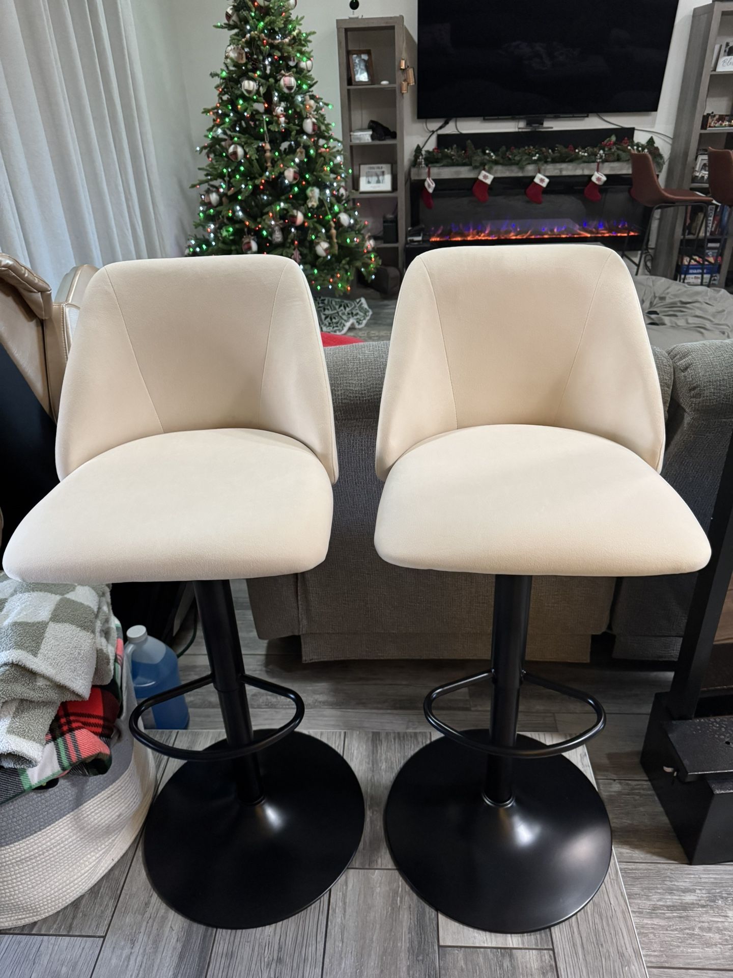 New Bar Stools Set Of 2 Adjustable (24 In To 32in) It Swivels 