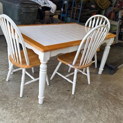 Kitchen Table 3chairs Nice $80
